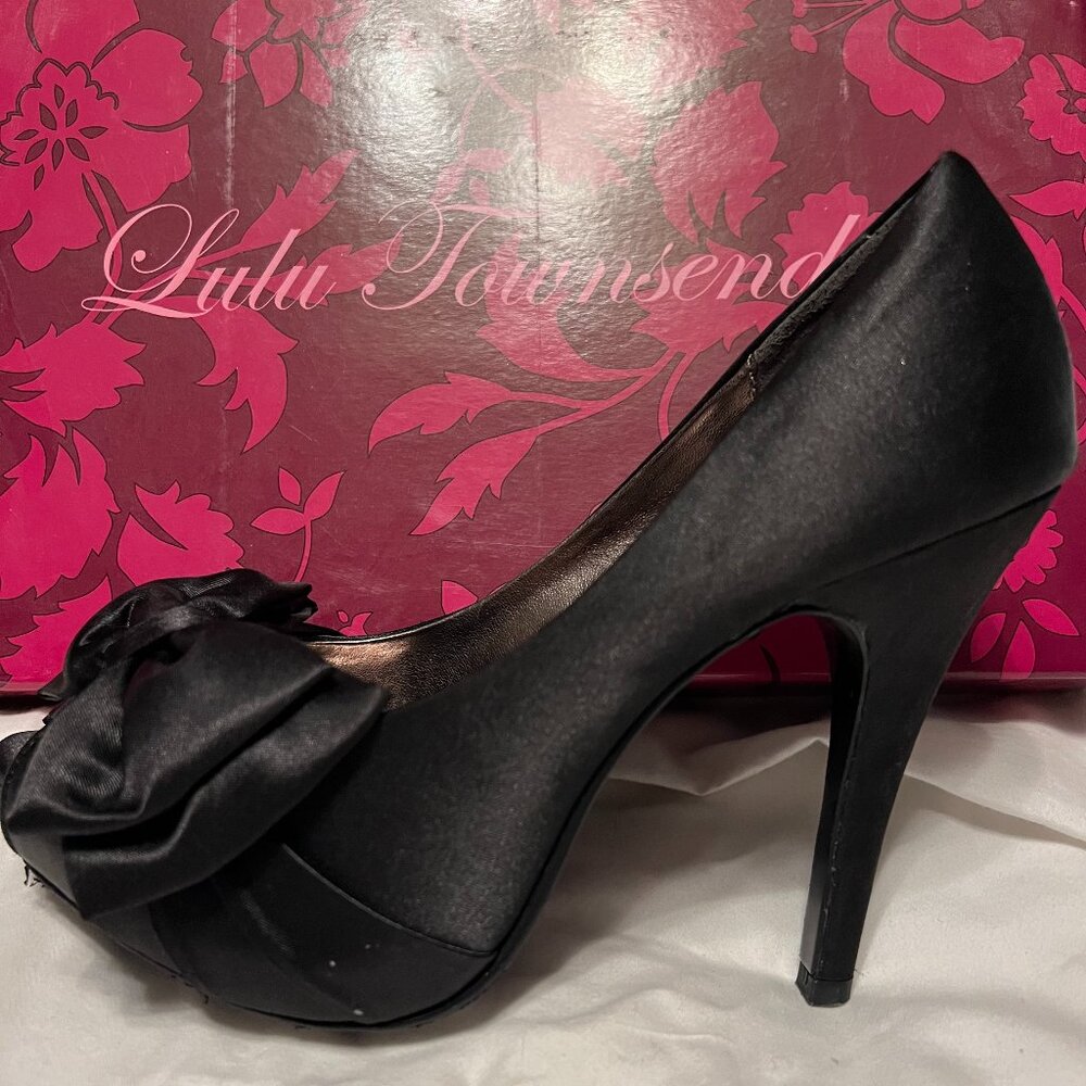 LULU TOWNSEND - BLACK SATIN DRESS SHOES SIZE 7 WITH BOWS